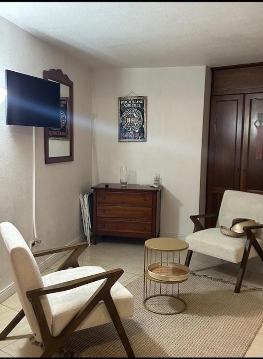 Studio Sainte Anne 2Mn A Pieds De La Plage ,Possibilite Location De Voiture المظهر الخارجي الصورة