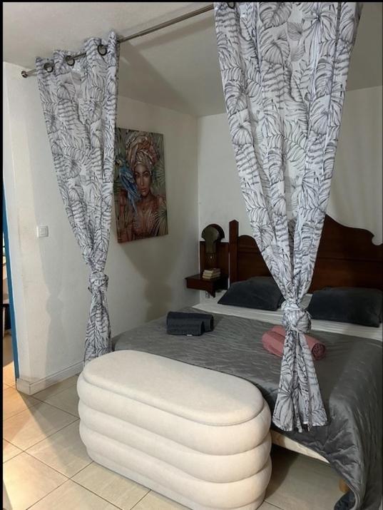 Studio Sainte Anne 2Mn A Pieds De La Plage ,Possibilite Location De Voiture المظهر الخارجي الصورة